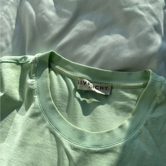 AUTHENTIC ✨ Givenchy Gradient Studio Logo T-shirt
Mint Green - Picture 5 of 9